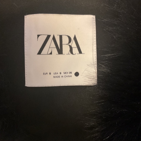 ZARA FAUX FUR BLACK VEST - SMALL - Picture 5 of 5